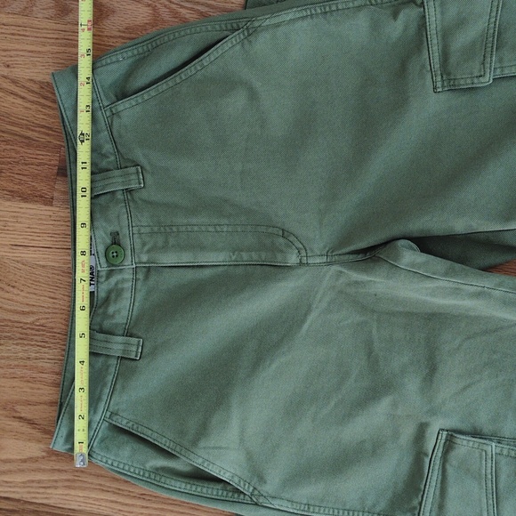 Aritzia TNA Green Women's Cargo Pants - Picture 7 of 10